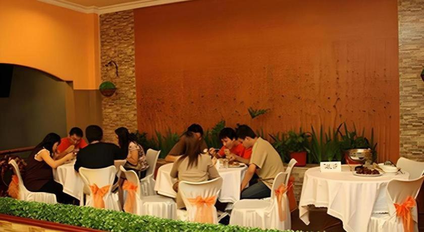 Patria Palace Hotel Blitar Exterior foto