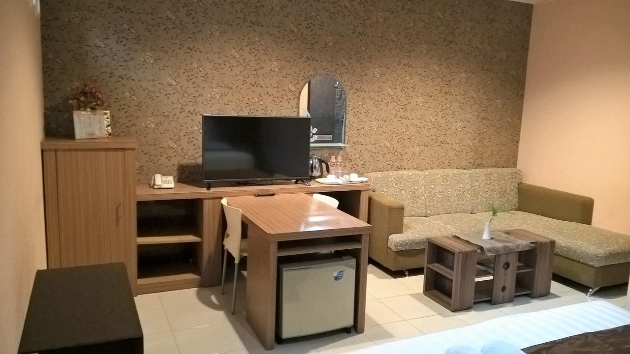 Patria Palace Hotel Blitar Habitación foto